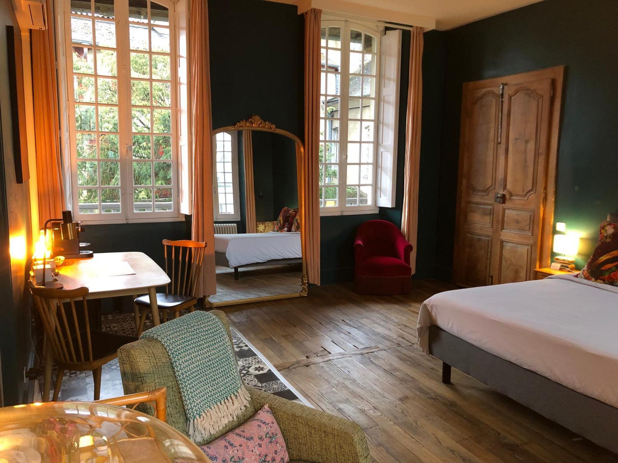 Séjour chez l'habitant La Maison Aux Murs Anciens Et Ses