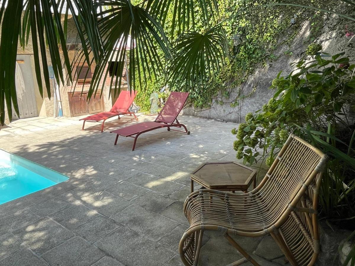 Homestay La Maison Aux Murs Anciens Et Ses *