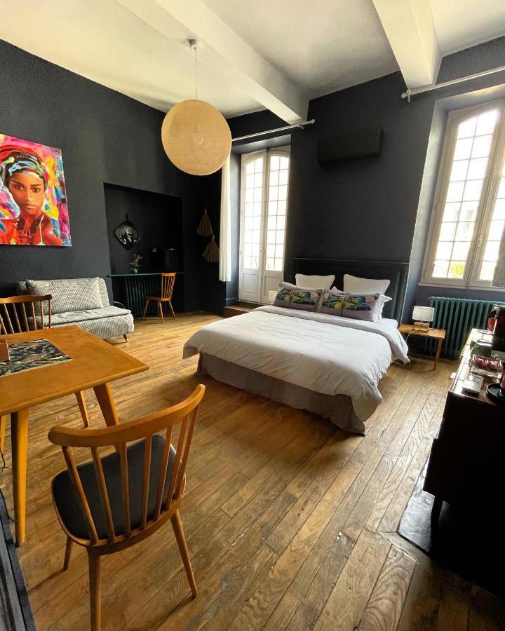 La Maison Aux Murs Anciens Et Ses * Tarbes