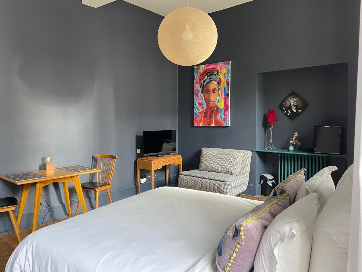 La Maison Aux Murs Anciens Et Ses Homestay