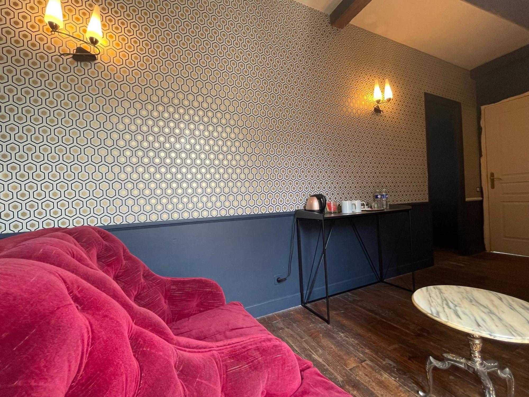La Maison Aux Murs Anciens Et Ses Homestay *