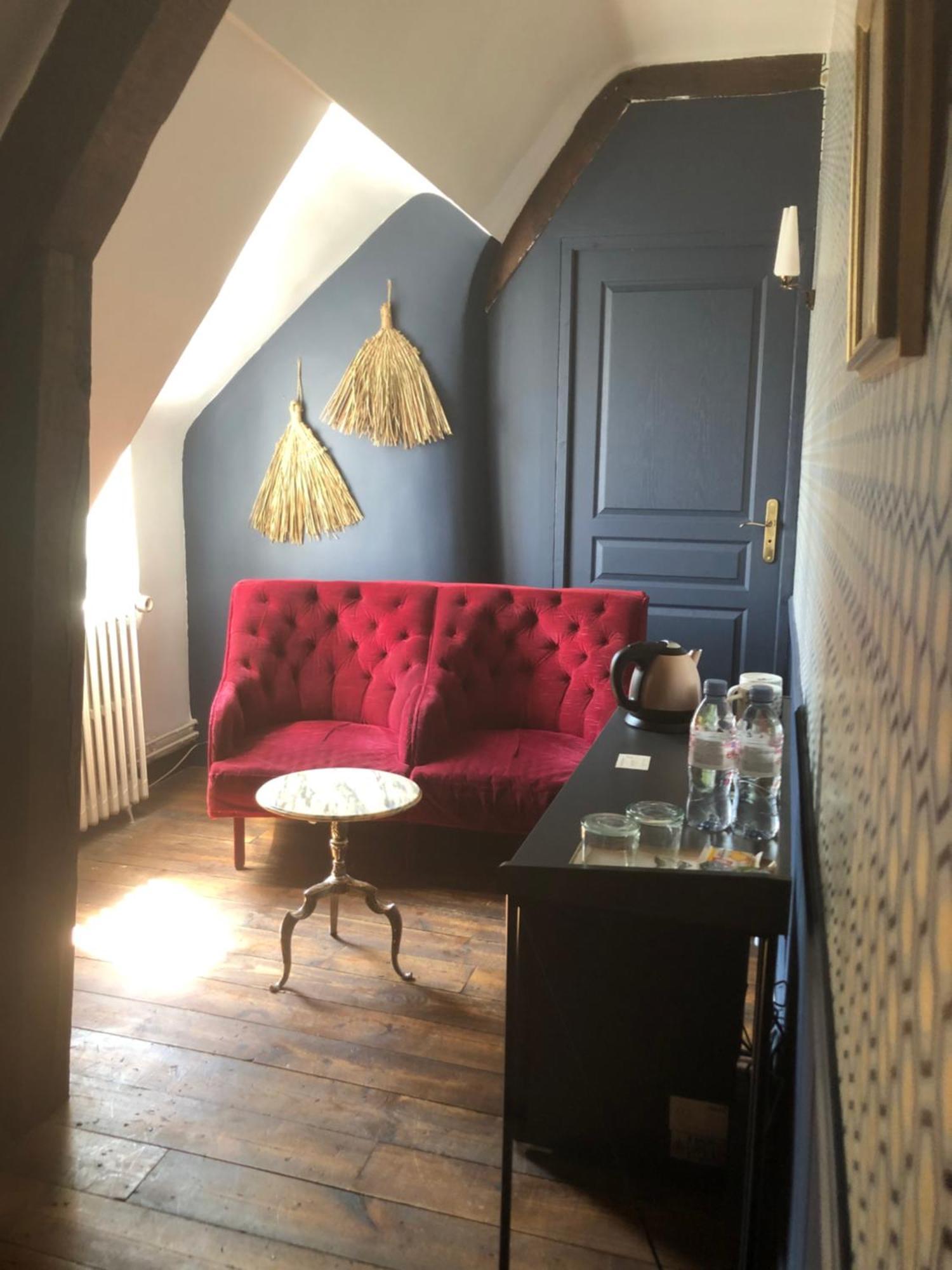 Homestay La Maison Aux Murs Anciens Et Ses *