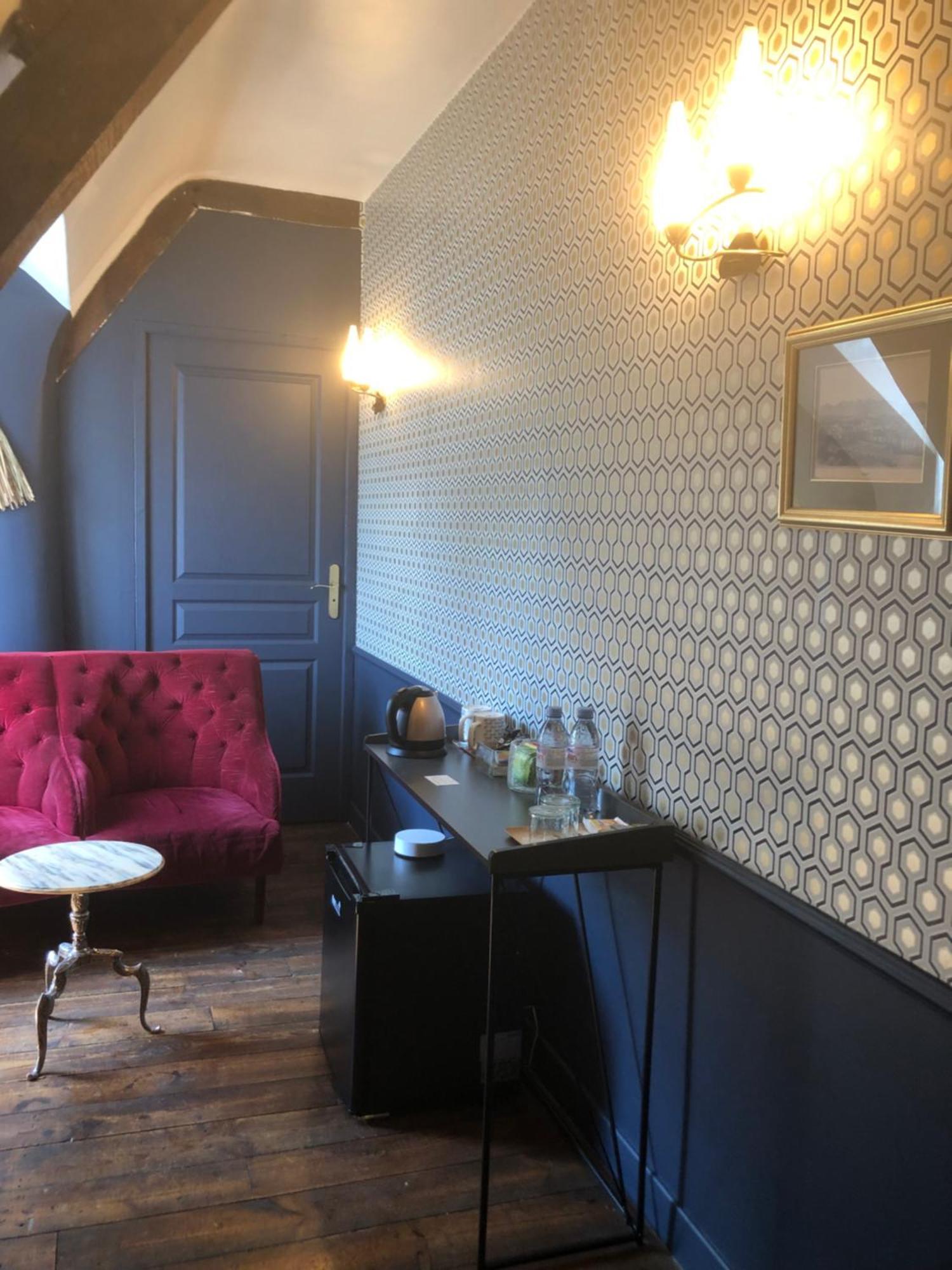 Homestay La Maison Aux Murs Anciens Et Ses *