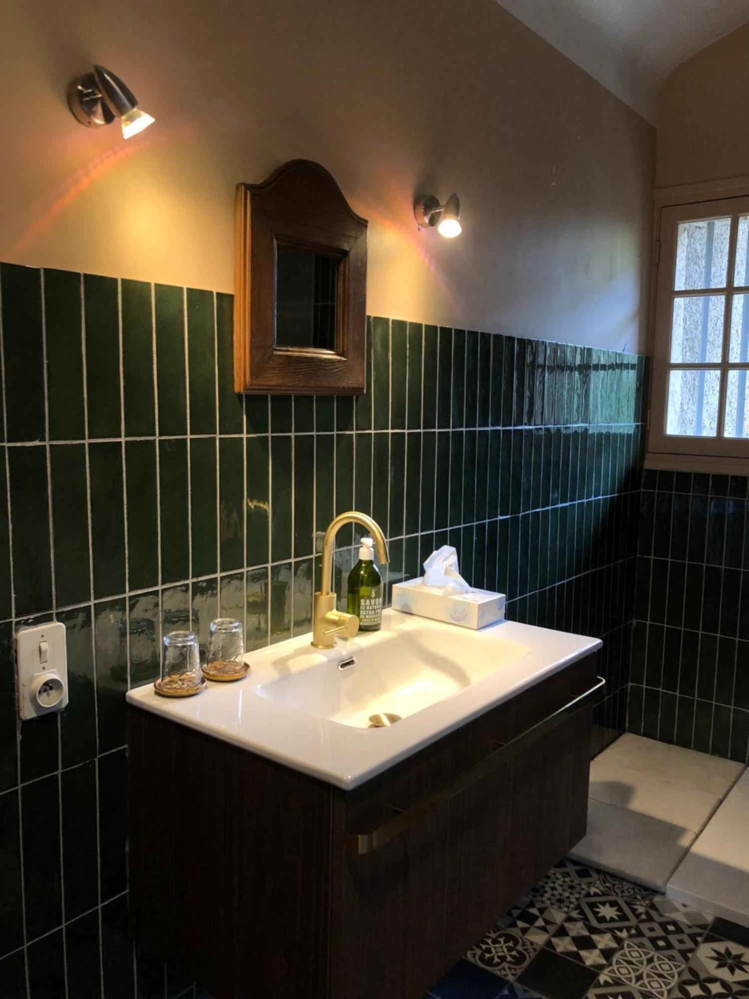 Homestay La Maison Aux Murs Anciens Et Ses *